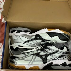 mizuno volleyball shoes